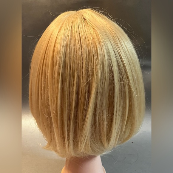 Blonde Full Cap Synthetic Bob Wig - Picture 4 of 7